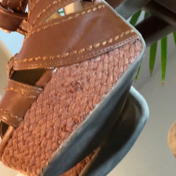 Lauren Conrad Platform Heeled Sandals - Picture 8 of 8